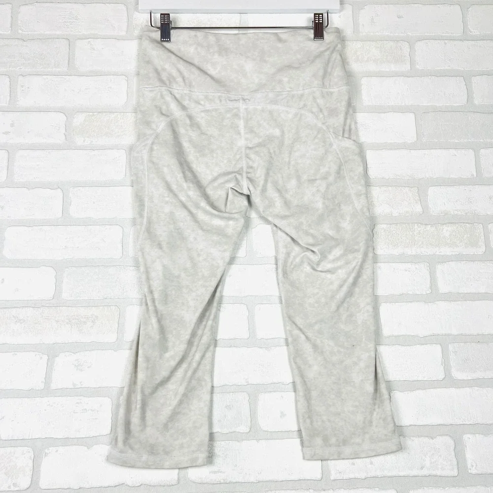 Athletic High Rise Cropped Leggings Grey White Marble Print‎ with Pockets
